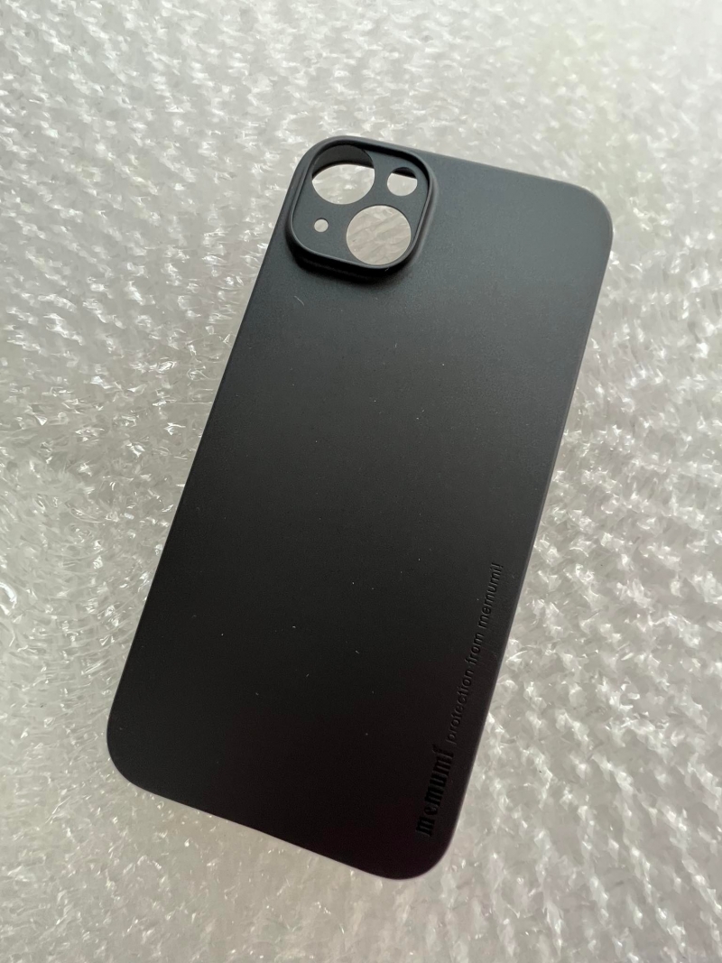 Ốp Lưng iPhone 14 Plus Dạng Nhám Mờ Siêu Mỏng Hiệu Memumi được làm bằng silicon siêu dẻo nhám và mỏng có độ đàn hồi tốt, nhiều màu sắc mặt khác có khả năng chống trầy cầm nhẹ tay chắc chắn.